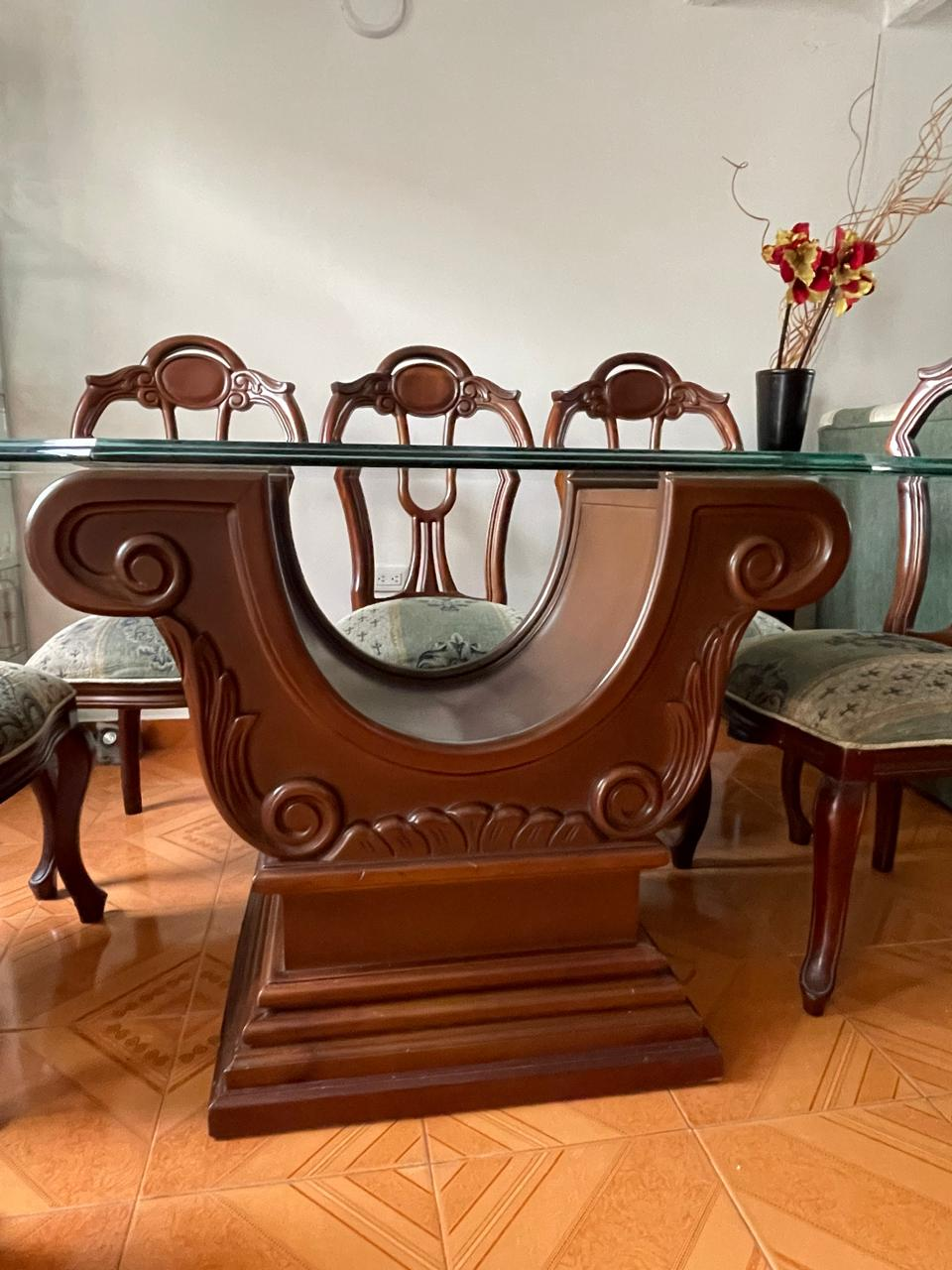 mesa de cristal de 8 puestos