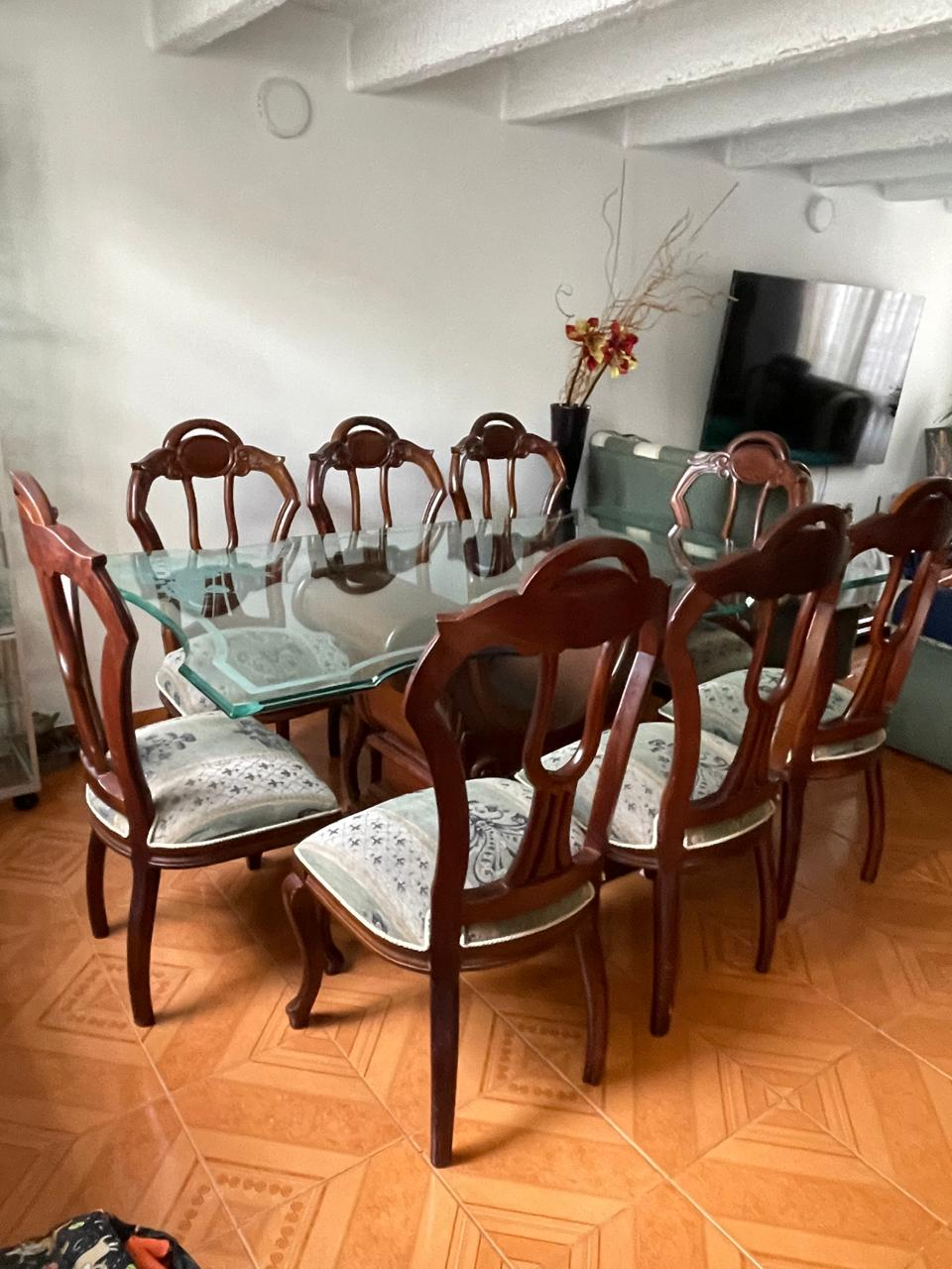 mesa de cristal de 8 puestos